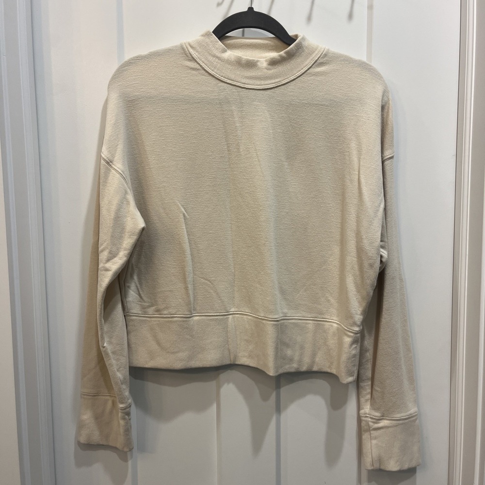 Fabletics Women's Lune Long Sleeve Cropped Pullover Sweatshirt Cream Size Medium